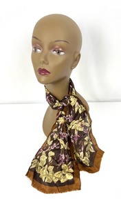 lot 326 image: Vintage Oscar de la RentaFiorio Silk Scarves