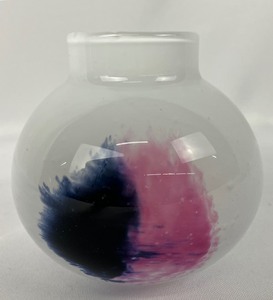lot 270 image: Two Lovely Scandinavian Art Glass Vases- Torbjorn Torgersen