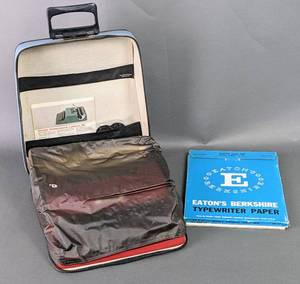 lot 306 image: Vintage Cursive Typewriter - Olivetti Underwood Lettera 32