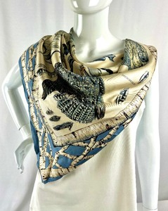 lot 345 image: Gorgeous Wathne Annotated Bird Pattern Scarf - 34 x 35