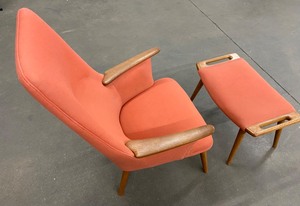 lot 2B image: Original Hans Wegner Mama Bear AP27 Lounge Chair & Ottoman AP29