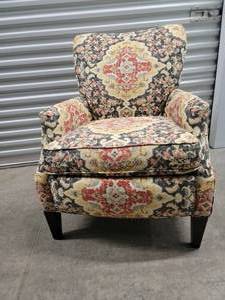 lot 114 image: Beautiful Comfy Sam Moore Upholstered Chair- 25 x 26 x 36 $900 Value