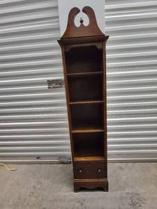 lot 118 image: Beautiful Vintage Narrow Wooden Shelf- D8 x W13.5 x H 56.5