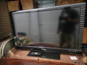 lot 166 image: 40 Sharp Liquid Crystal Aquos TV- Model LC-40D68UT