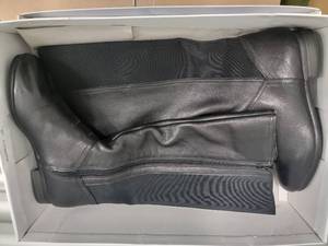 lot 183 image: White Mountain Boots WITH BOX size 8