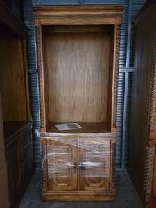 lot 125 image: Beautiful Covington Manor Library Doored Bookcase II $1549 Value (2 of 2)