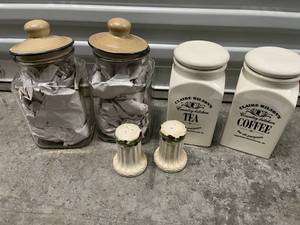 lot 96 image: Country Kitchen Ceramic & Glass Canister Collection