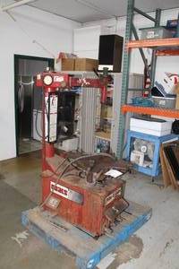 lot 701 image: Coats 5065EX Rim Clamp Tire Changer Machine