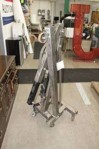 lot 706 image: Pittsburgh 3-Ton Engine Lift