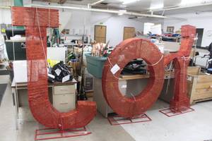 lot 752 image: JOY Sign