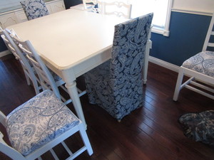 American Drew Dine Table. Ten Chairs