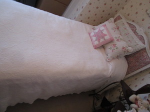 Twin Bed & Linens