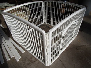 Pet Fence, Sign