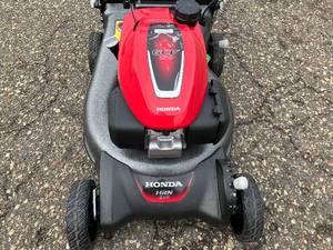 lot 2 image: Honda 21 in. 3-in-1 Variable Speed Gas Walk Behind Self Propelled Lawn Mower with Auto Choke