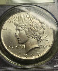 lot 113 image: 1922 US PEACE SILVER DOLLAR MS63 OLD PCGS HOLDER