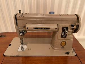 Vintage Singer Sewing Machine with Storage  Wooden Stand