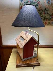 Rotating Birdhouse Table Lamp