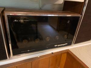 Retro GE Receiver With Two Speakers Model T1090A