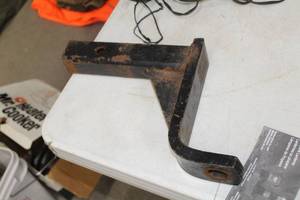 lot 761 image: 8 Drop Hitch Receiver