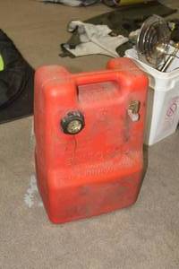 lot 764 image: Hilton 6.6-Gallon Plastic Marine Tank