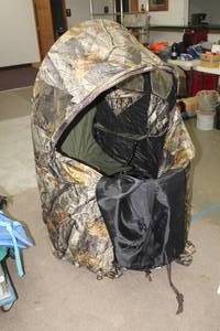 lot 807 image: Hunting Camo ChairBlind
