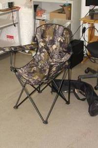 lot 810 image: Camo Folding Captains Chair with Carry Bag