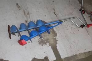 lot 828 image: Lot of (2) Ice Augers