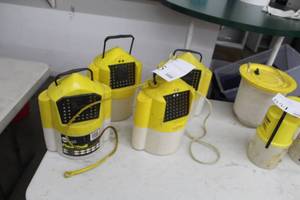 lot 855 image: Lot of (4) 6-Quart Bait Buckets