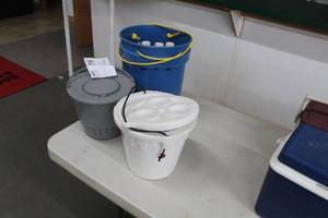 lot 841 image: (2) Minnow Buckets,  Plastic Pail