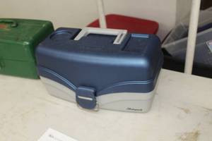lot 869 image: Shakespeare 14 Plastic Tackle Box