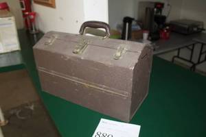 lot 880 image: 17 Metal Tackle Box