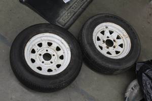 lot 1133 image: Lot of (2) P15580R13 Trailer Tires