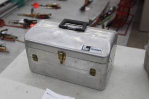 lot 874 image: Tradesman My Buddy 16 Aluminum Tackle Box