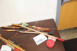 lot 1192 image: Lot of (6) Ice Fishing Poles