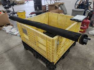 lot 113 image: 6 Projector Screen with Case