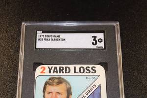 lot 25 image: 1971 Topps Game Fran Tarkenton #35 SGC 3