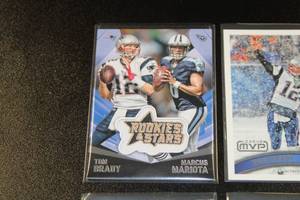 lot 125 image: Tom Brady Football Card Lot  6 Cards w Commemorative Patch Card