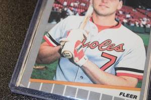 lot 267 image: 1989 Fleer Bill Ripken #616 Rick Face Error Card