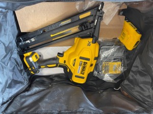 DEWALT 20-Volt Max Lithium-Ion Cordless 15-Gauge Finish Nailer