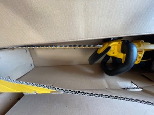 DEWALT 20V MAX Cordless Battery Powered Hedge Trimmer Kit with (1) 5Ah Battery & Charger