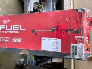 Milwaukee M18 FUEL 18V Lithium-Ion Brushless Cordless String Trimmer with QUIK-LOK Attachment Capability and 8.0 Ah Battery