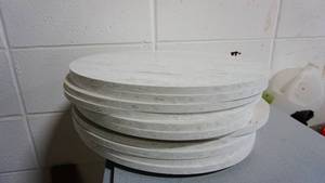 lot 22 image: Miscellaneous Round Items