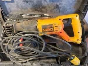 DeWalt DW304P Reciprocating Saw & Case
