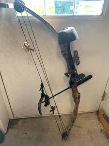 Bear Black Bear Camouflage Compound Bow