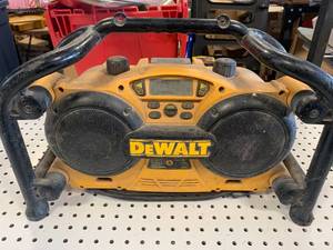 DeWalt DC011 Worksite Radio  Charger