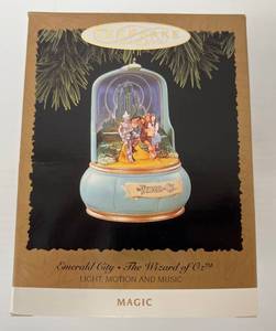 &nbspHallmark Keepsake Ornament (The Wizard Of Oz) Emerald City Light Motion And Music NIB