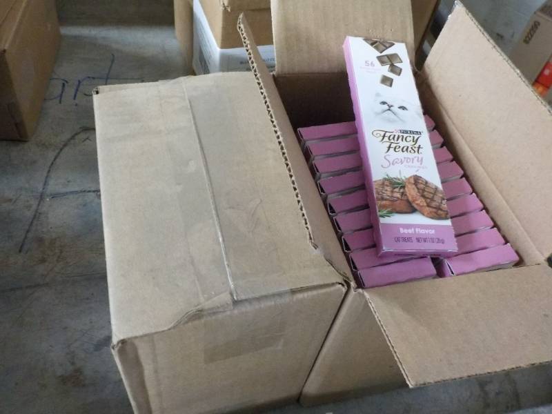 2 Cases Purina Fancy Feast Savory B...