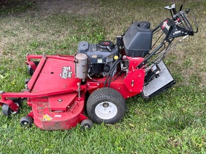lot 2 image: 2006 Exmark Turf-Tracer Walk-Behind Lawn Mower