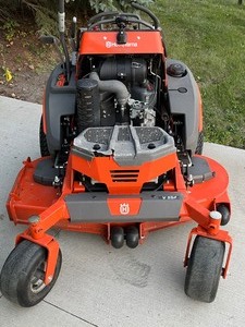 lot 3 image: Husqvarna V-554 Commercial Lawn Mower