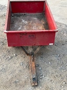 lot 21 image: Lawn Tractor Trailer
